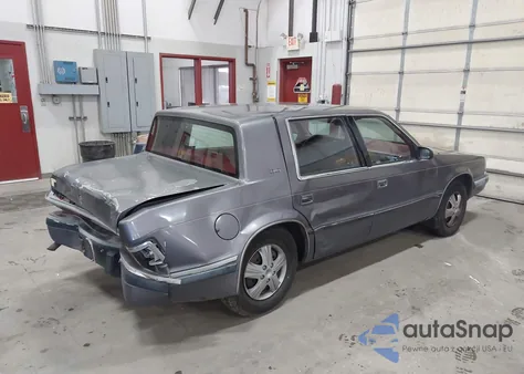 1993 Dodge Dynasty z USA, uszkodzony, nr VIN 1B3XC46R4PD197875